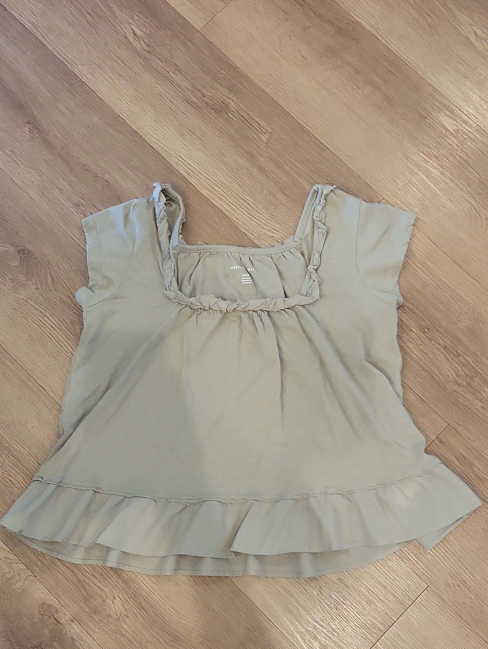 Like New Med AE Cropped Khaki Ruffled Sleeveless Top